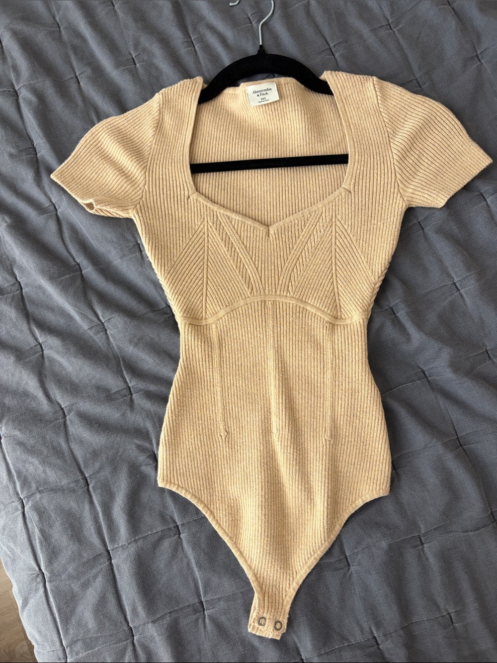 Abercrombie & Fitch Ribbed Scoop Neck Short Sleeve Bodysuit - Beige, XXS